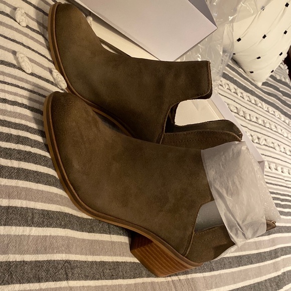 Steve Madden bootie color taupe - Picture 1 of 5